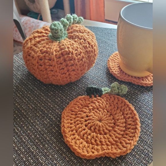 4 Crochet Coasters Handmade By Seller - Pumpkin Set - 100% Acrylic - Picture 4 of 4